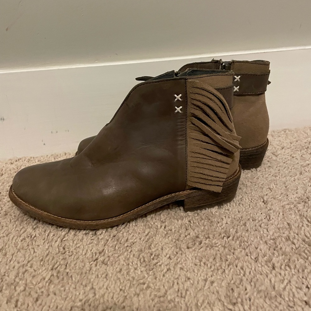 Koolaburra women’s size 6.5 Fringe Bootie